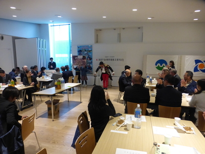 昼食会の写真